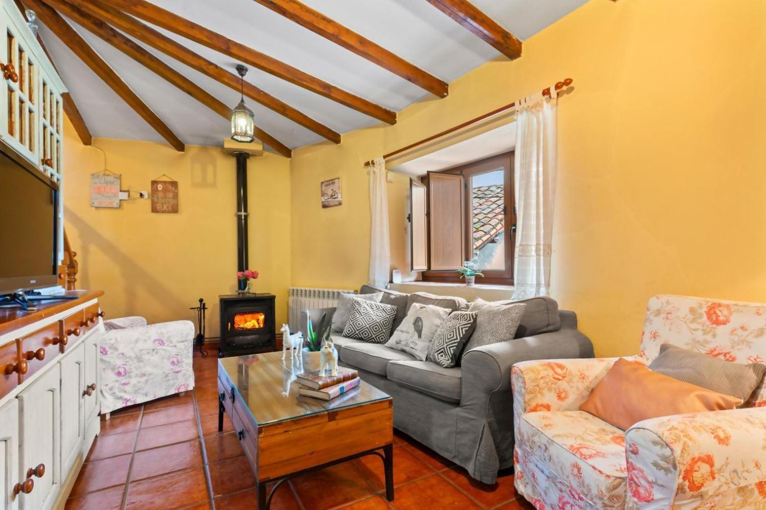 Casa Rural La Carrozal Senda Del Oso Orelleiru ภายนอก รูปภาพ