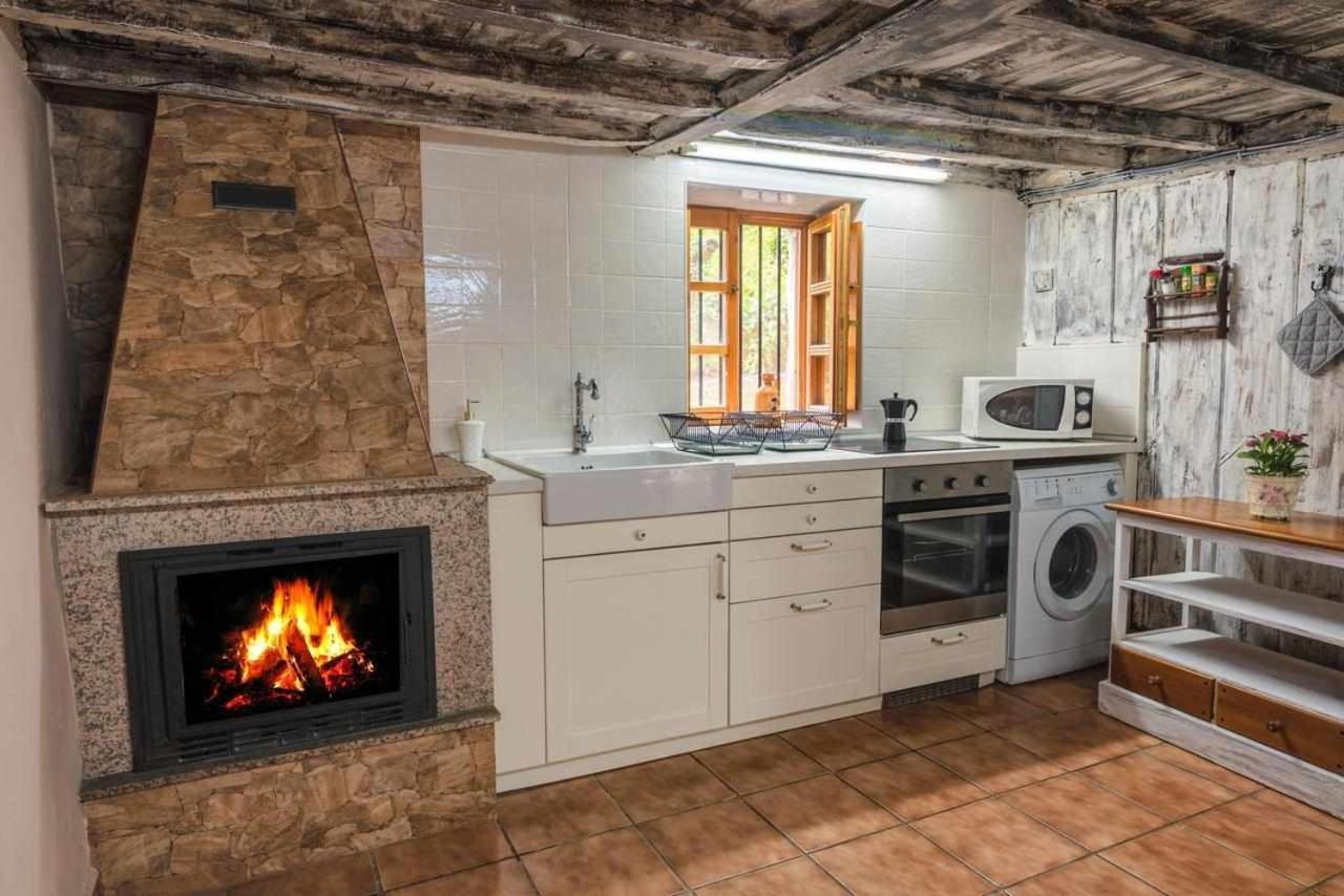 Casa Rural La Carrozal Senda Del Oso Orelleiru ภายนอก รูปภาพ