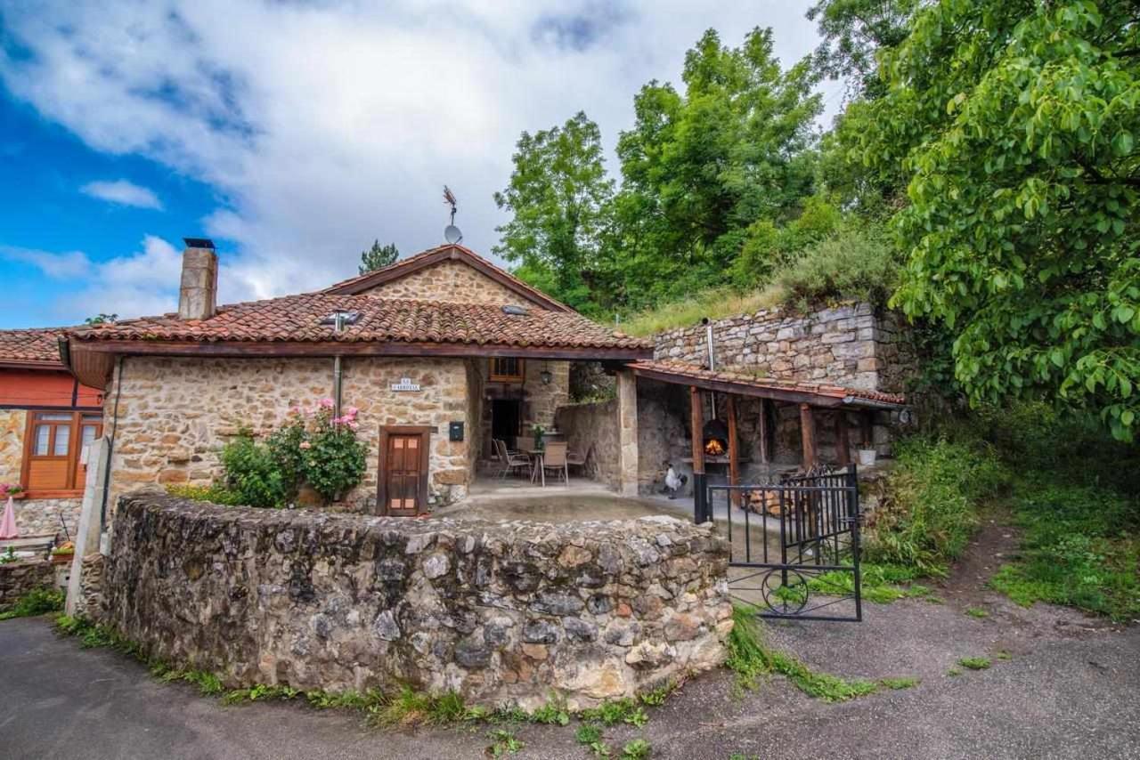 Casa Rural La Carrozal Senda Del Oso Orelleiru ภายนอก รูปภาพ